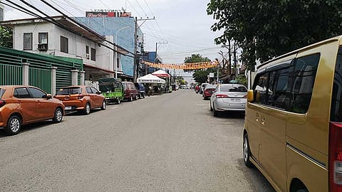 Mandaue to enforce road clearing on Sta. Cruz road; illegal parking to be penalized