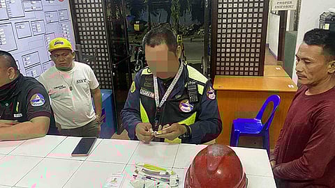 Plumber mikawat og electrical wires, sikop