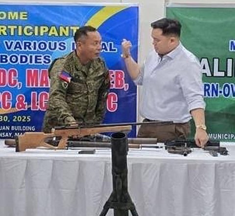 ZAMBOANGA. Residents of Datu Unsay, Maguindanao del Sur, voluntarily surrender on Tuesday, September 30, six high-powered firearms and ordnance to government authorities in support to peace, security, and development. The firearms and ordnance were formally turned over in a ceremony held at Datu Unsay municipal compound, in Meta village.