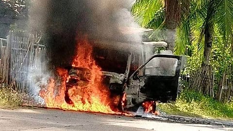 Multicab naay karga nga gasolina nisilaob