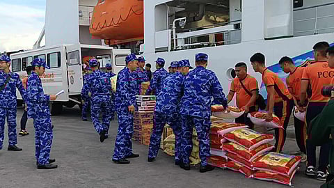 Vietnam Coast Guard mihatag og ayuda sa nabiktima sa linog