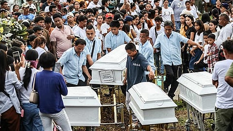 Mga nangamatay sa linog gilubong na