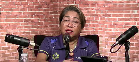 Bus gidid-an nga mo-pick up og pasahero gawas sa terminal