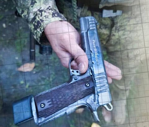 ZAMBOANGA. Lawmen arrest a member of the Dawlah Islamiya (DI) involve in the September 30 killing of Indigenous People’s (IP) leader in Barangay Limpongo, Datu Hoffer Ampatuan, Maguindanao del Sur. A caliber .45 pistol was recovered from the suspect’s possession.