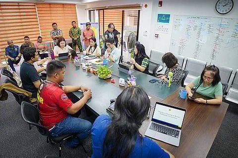 ILOILO. Iloilo City Mayor Raisa Treñas suspended work at the Iloilo City Hall on October 10, 2025, following a 7.6-magnitude earthquake that hit offshore Davao Oriental to ensure safety and structural inspections.