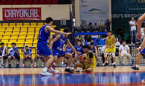 BALL SECURED. University of Cebu Lapu-Lapu and Mandaue player secures the ball against the defenders from Sacred Heart School–Ateneo de Cebu in the Cebu Schools Athletic Foundation, Inc. high school basketball game. / Photo from Cesafi Facebook page