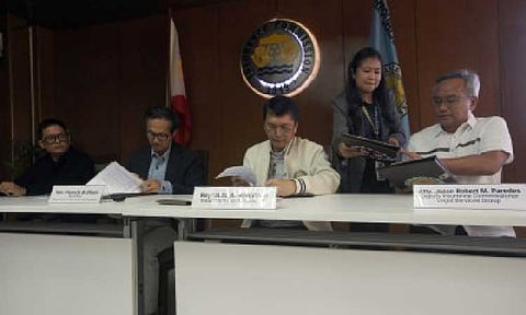 INSURANCE CLAIMS. Department of Public Works and Highways Secretary Vince Dizon and Insurance Commission (IC) head Reynaldo Regalado (2nd and 3rd from left, respectively) lead the signing of a memorandum of agreement at the IC's office in Manila on Wednesday (Oct. 15, 2025). Their partnership will provide a clear plan for claiming insurance and bonds from the signed contracts that are involved in anomalous flood control projects in the 1st District of Bulacan. (PNA photo by Yancy Lim)