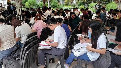 30 ka aplikante nadawat sa overseas job fair