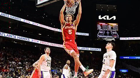 Lakers gidagit sa Hawks