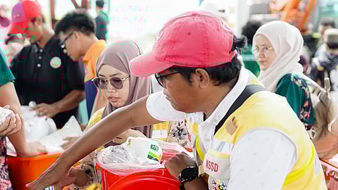 ZAMBOANGA. The provincial office of the Ministry of Social Services and Development (MSSD) distributes last week household essentials to 200 Bajao families at the Madinatul Badjao housing project in Barangay Doh Tong, Simunul. (SunStar Zamboanga)