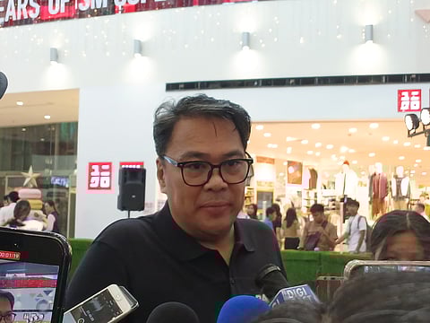 BACOLOD. Bacolod City Mayor Greg Gasataya, who turned 55 on November 19, 2025, wished for the speedy restoration of power supply, internet connections, and 24/7 water supply to all the Bacolodnons following the onslaught of Typhoon Tino.