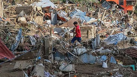 Tino dumps month’s worth of rain
in hours, echoing Ruping in 1990