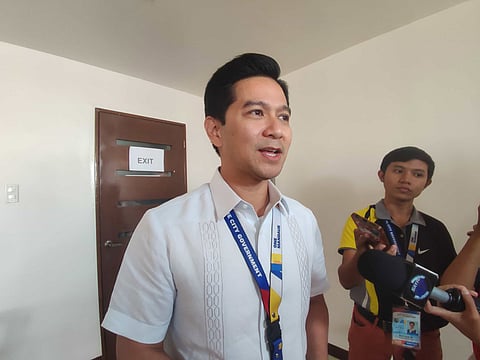 CEBU. Mandaue City Mayor Thadeo Jovito “Jonkie” Ouano said on Wednesday, November 26, 2025, that the city will push through with its participation in the Sinulog Festival despite cutting the budget by half.