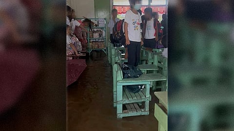 Ulan, pagbaha hinungdan sa trapik sa Lapu
