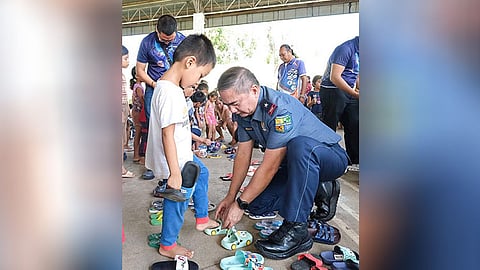 Ibay distributes aid to La Castellana evacuees