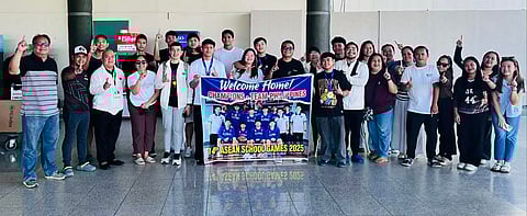 HOME ARE THE CHAMPS. Members of the Philippine boys’ basketball team from Ateneo de Davao University arrive at the Davao International Airport after winning the 14th Asean Schools Games title in Brunei.