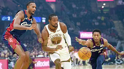 Undermanned Warriors stun Cavaliers