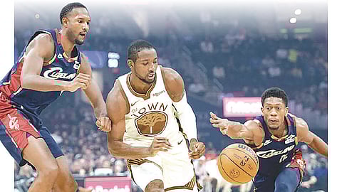 Cavs gituhog sa Warriors