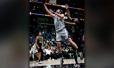 Spurs hold on to win against Pelicans by 3