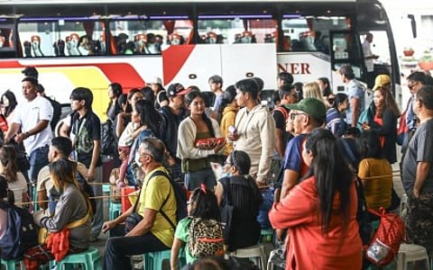 EXODUS. Passengers intending to spend the holidays in the provinces crowd a bus terminal in Cubao, Quezon City on Saturday (Dec. 20, 2025). The same scenario is expected until Christmas Day. (PNA photo by Joan Bondoc)