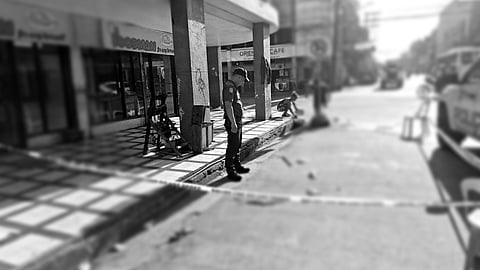 Cop hurt after hit with a steel pipe