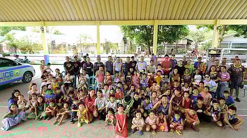 PRO-NIR holds gift giving in E.B Magalona