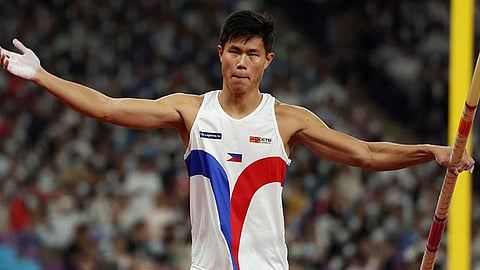 Obiena finally spends Christmas with family in PH after 8 years