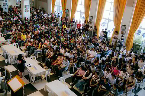 BACOLOD. A total of 814 scholars of the City Government of Bacolod received financial assistance at the Bacolod City Government Center (BCGC) on December 24, 2025.