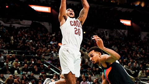Cavaliers mitiklo sa Spurs