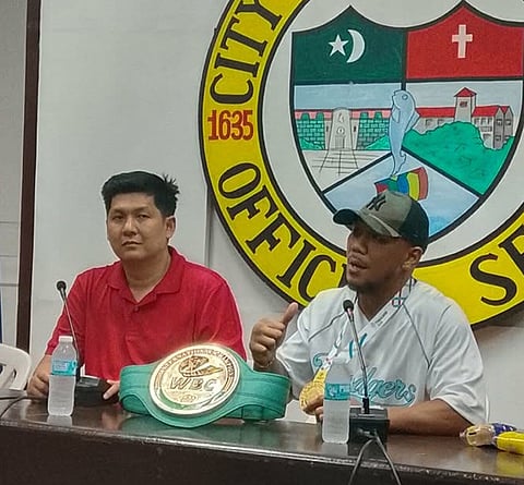 ZAMBOANGA. Mayor Khymer Olaso (left) presents Zamboangueño boxer Eumir Felix Marcial (right) to members of the local media after the city government rolled out a hero’s welcome for Marcial, who won a gold medal in the recently concluded 33rd Southeast Asian (SEA) Games in Thailand, on Tuesday, December 30.