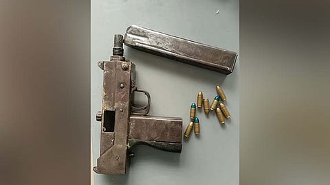 ‘Badboy’ mipusil sa polis, submachine gun mikagar