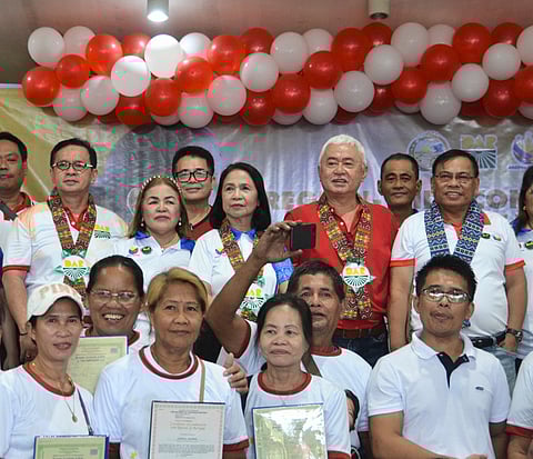 ZAMBOANGA. Lawyer Ramon Madroñal Jr., Department of Agrarian Reform-Zamboanga Peninsula director (right), leads the distribution of land titles and Certificates of Condonation with Release of Mortgage to Agrarian Reform Beneficiaries in Taway village, Ipil, the capital town of Zamboanga Sibugay, on Monday, December 29.