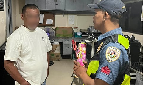 A 50-year-old man, identified by the alias Ramon, was arrested after he was caught lighting a “fountain” firework (Tulips) at around 1:00 a.m. on January 1, 2026, in Rovical Village, Barangay Daliao, Toril, Davao City. After his arrest, police also confiscated one kwitis and three baby rockets from the suspect.