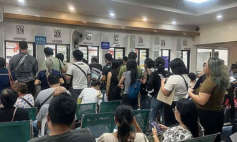 BUSINESS PERMIT RENEWAL. Business owners flock to the City Government of Davao’s Business Bureau on Monday afternoon, January 5, 2026 as the city officially kicks off business permit renewal for the new year. The renewal period will run until January 31