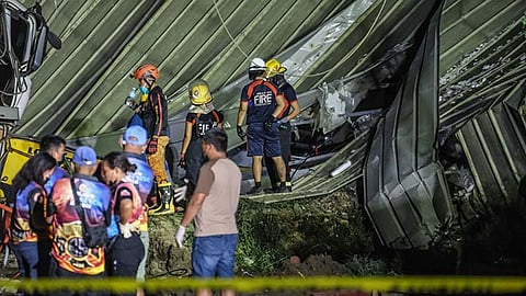 ONGOING RESCUE OPERATIONS. Authorities search for missing individuals following a landfill landslide that struck a structure on the premises in Barangay Binaliw, Cebu City on Thursday afternoon, Jan. 8, 2026. Emergency responders, including five ambulances, a rescue truck and police and traffic personnel, were deployed to the area. / JUAN CARLO DE VELA