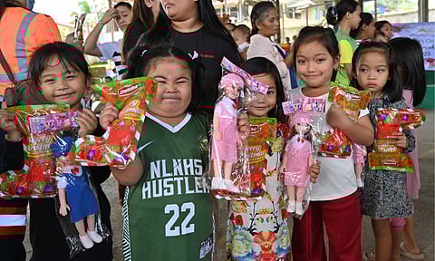 Ang Apex Mining Nagpakaylap sa Espiritu sa Pasko pinaagi sa Christmas Merrymaking
