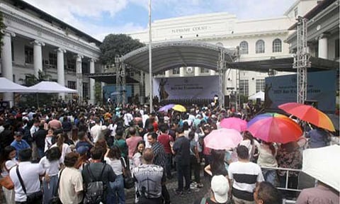 NEW LAWYERS. The Supreme Court announces the results of the 2025 Bar Examinations in a ceremony in Manila on Wednesday (Jan. 7, 2026). Out of 11,420 examinees, 5,594 passed the examinations, including 207 personnel of the Department of the Interior and Local Government and its attached agencies. (PNA photo by Yancy Lim)