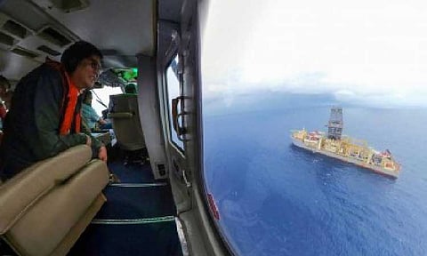 GAS DISCOVERY. President Ferdinand R. Marcos Jr. flies by Malampaya Deep Water Gas-to-Power project off the coast of Palawan on July 14, 2025. The President announced a major natural gas discovery near the Malampaya field, calling it the country’s first significant find in more than a decade and a critical boost to the Philippines’ energy security. (PCO photo)