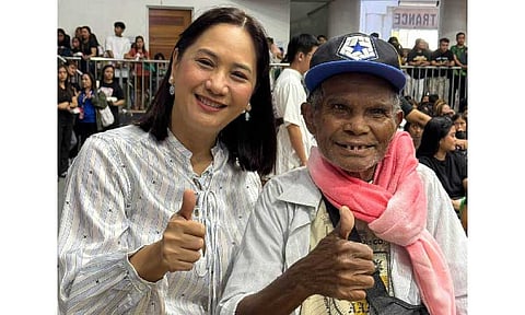 Pampanga Second District Board Member Fritzie David-Dizon with Eduardo Saplala, 81, from Porac town, the oldest graduate of the Alternative Learning System.
Photo courtesy of Dan Ombina/Pampanga PIO