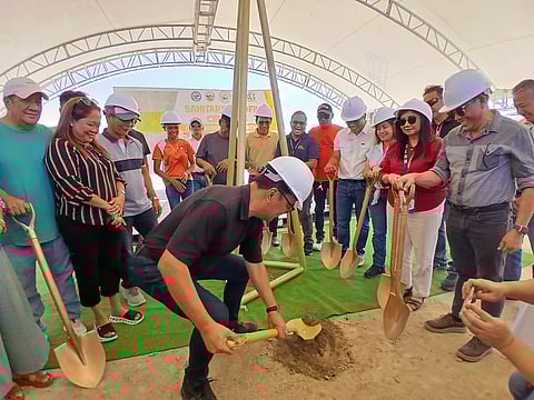 BACOLOD. Bacolod City Mayor Greg Gasataya leads the groundbreaking ceremony of the sanitary landfill Cell No. 5, which is adjacent to the Cell No. 4, in Barangay Felisa, on Thursday, January 29, 2026.