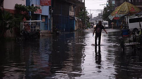 Landslide gitagna nang daan human sa Bagyong Basyang