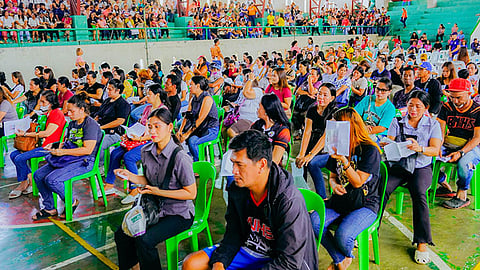 Bacolod releases cash aid to 1,500 solo parents