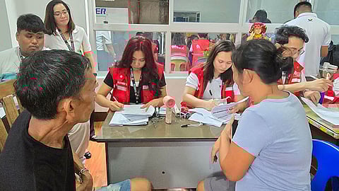 DSWD 6 releases cash aid to fire-hit families in Benedicto