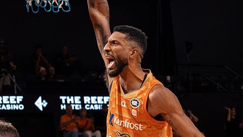 6’11” Lee gipili sa San Miguel