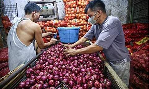 ONIONS. Vendors sort onions at the Balintawak Market in Quezon City on Feb. 19, 2026. The Department of Agriculture on Friday (Feb. 27) said the Food Terminal Incorporated (FTI) will start buying local onions next week. (PNA photo by Joan Bondoc)