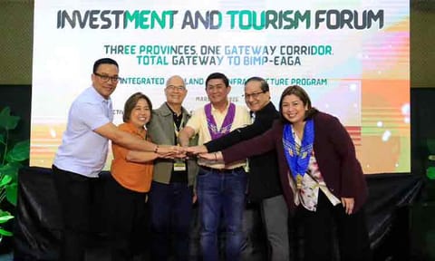 From left, Davao de Oro Second District Rep. Leonel Ceniza, Davao de Oro First District Representative Maria Carmen Zamora-Mabanglo, Davao de Oro Governor Raul “RM” Mabanglo, Davao Oriental Governor Nelson Dayanghirang, Mati City Mayor Joel Mayo Almario, and Davao Occidental Board Member Bianca Ricci Bautista-Navarra did the team huddle gesture signaling their collective support for the Gateway Connectivity Program and its vision of “Three Provinces, One Gateway Corridor, Total Gateway to BIMP-EAGA.”
