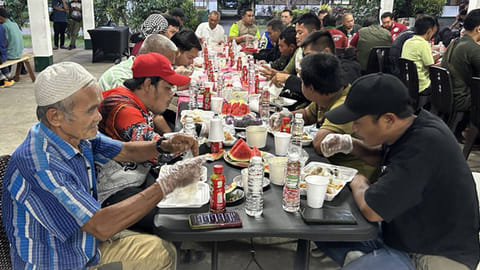 101Bde officers, men join Iftar with MILF leaders