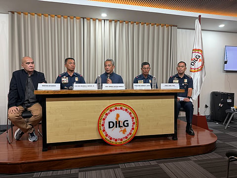 MANILA. Interior and Local Government Secretary Jonvic Remulla urged the fraternity members involved in the hazing death of 19-year-old maritime transportation student Kenneth Alcedo to surrender to the police.
