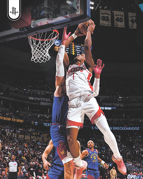 Gipangpusgay sa host Denver Nuggets ang Houston Rockets, 129-93,