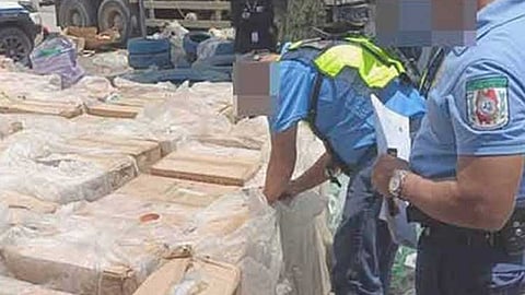 Cops arrest 2, seize P6.4-M smuggled cigarettes in Maguindanao